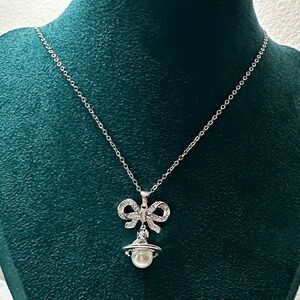 Elegant Silver Bow Pendant Necklace